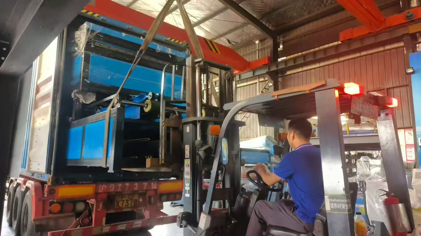 中東客戶訂購風管生產線5線U型生產線全套設備